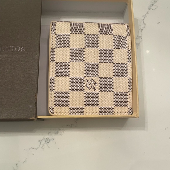 LV wallet, brand new never worn ! Great for last minute holiday gift - Picture 3 of 6